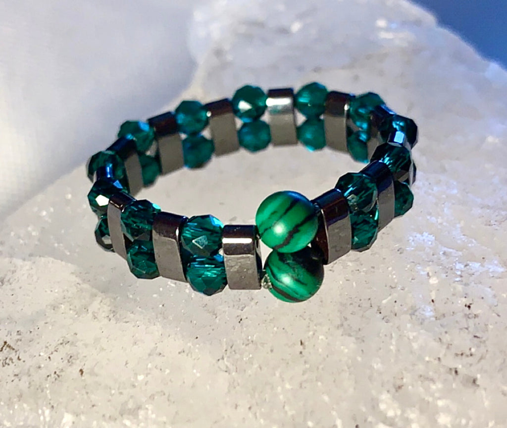 Quinn Handmade Emerald, Malachite, and Black Hematite Expandable Ring (Size 9-10)