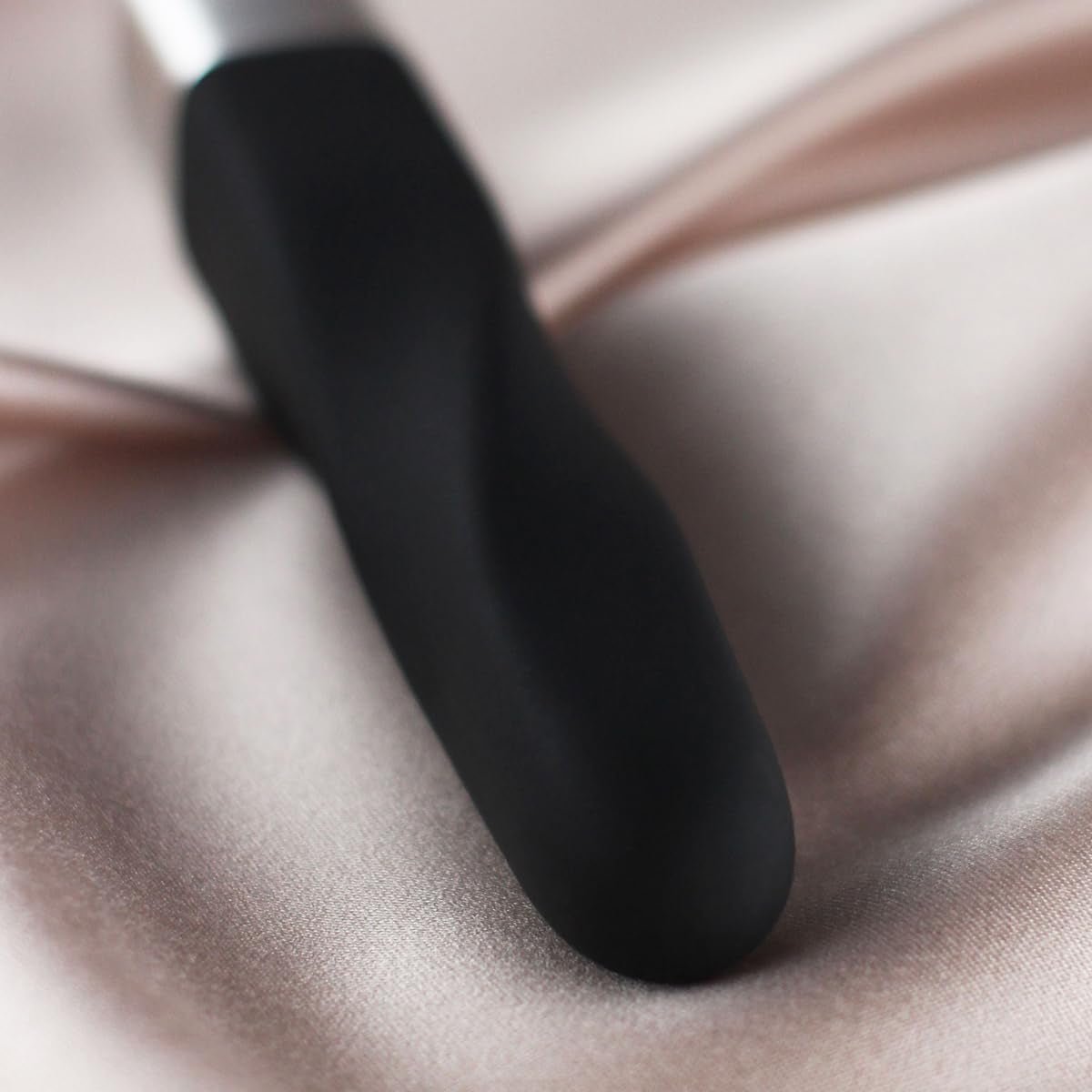 NoirTwist Black Twisting Bullet Vibrator