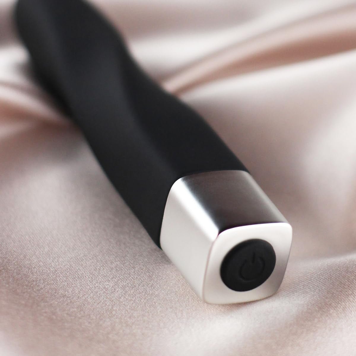 NoirTwist Black Twisting Bullet Vibrator